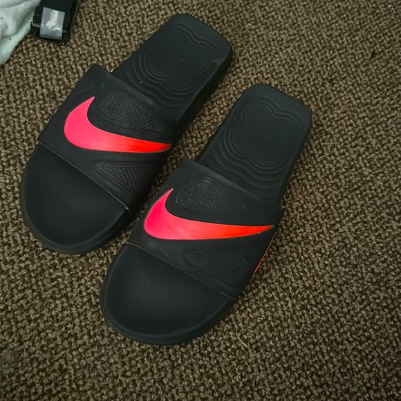 Men’s 10 air max slides one a handful of times - Picture 1 of 1